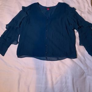 Vince Camuto Tiered sleeve blouse, cool dust size:M